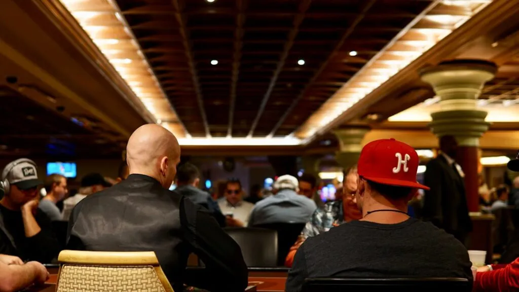Strategii sportive în poker: joc responsabil Photo Poker table