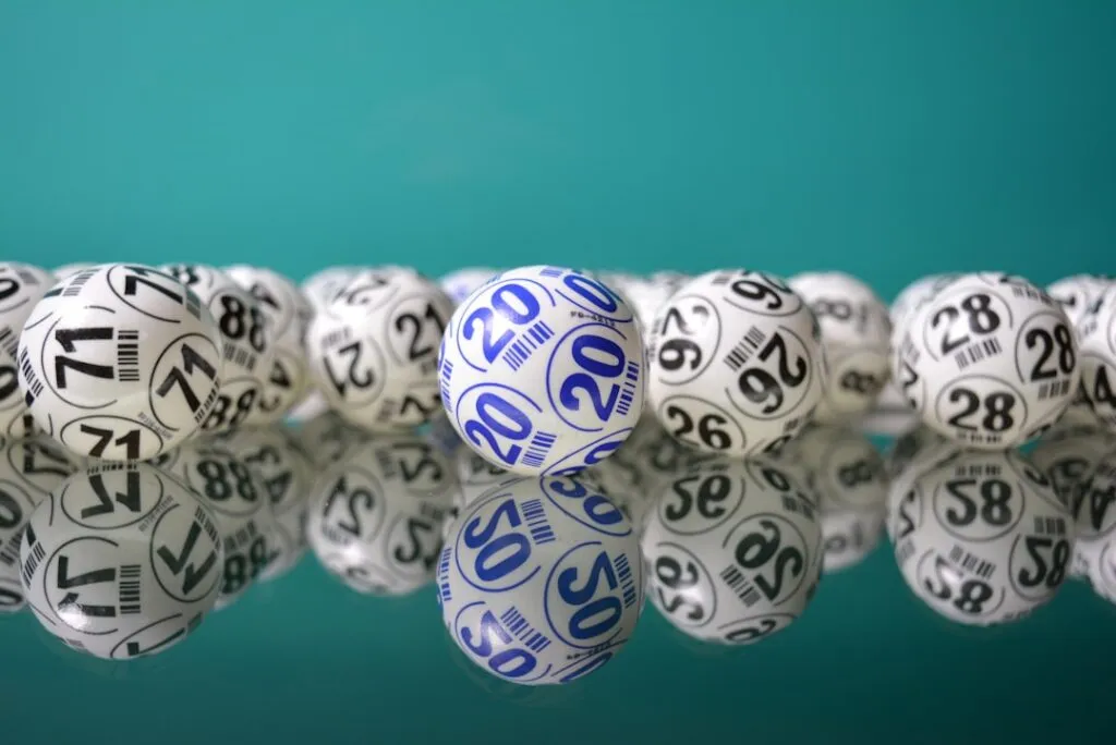 Cum sa devii bogat jucand la loto Photo become rich playing the lottery